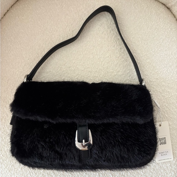 Black plush purse - Picture 1 of 5